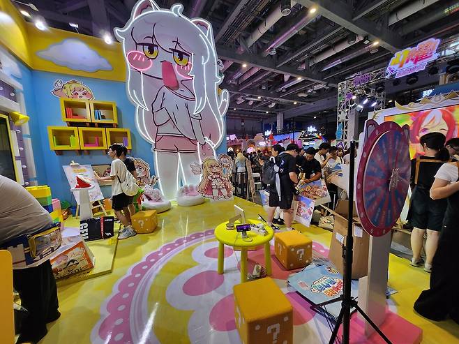 - 부스 내부는 이렇게 생겼습니다&nbsp;