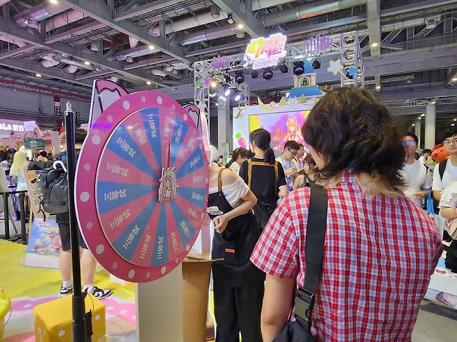 - 옆에서는 룰렛 이벤트를 하고 있습니다&nbsp;