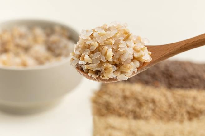 흰 쌀밥 대신 현미밥, 흰 빵 대신 통곡물빵을 선택하는 것이 체중 감량에 훨씬 효과적이다. [사진= 게티이미지뱅크]