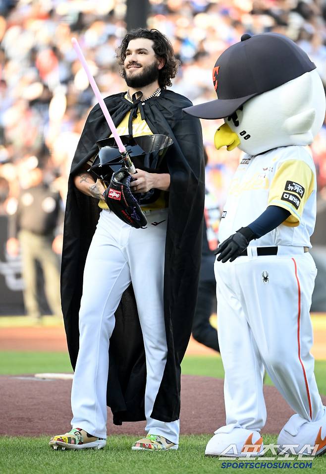 12일 대전 한화생명볼파크에서 열린 2025 KBO 올스타전, 나눔올스타 한화 폰세가 퍼포먼스를 선보이고 있다. 대전=허상욱 기자wook@sportschosun.com/2025.07.12/