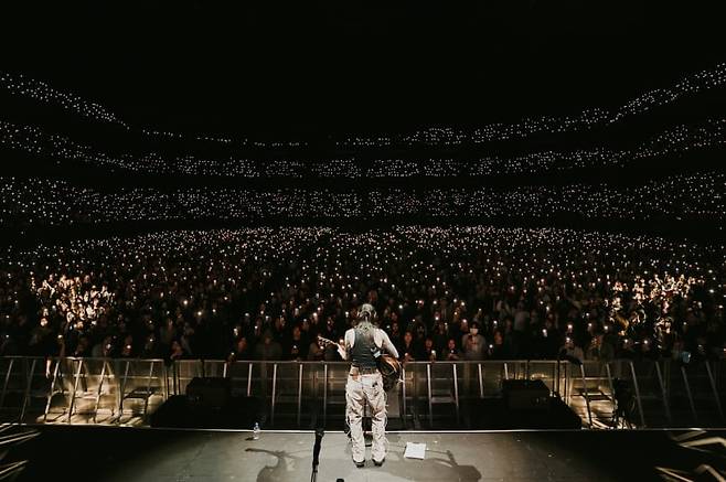 지난 3월 1일 서울 올림픽공원 올림픽홀에서 열린 로파이 싱어송라이터 케시(Keshi)의 내한공연 모습. 전석 매진을 기록했다. /라이브네이션코리아 제공
