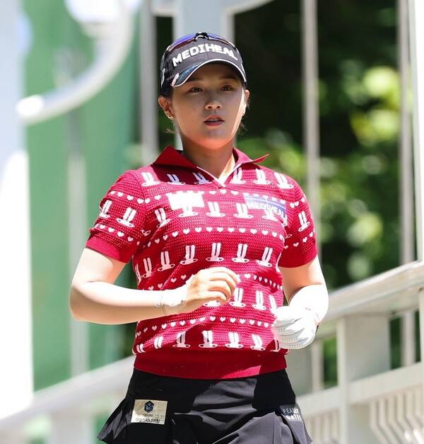 2025년 한국여자프로골프(KLPGA) 투어 하이원리조트 여자오픈에 출전한 박현경 프로가 2라운드에서 경기하는 모습이다. 제공=KLPGA