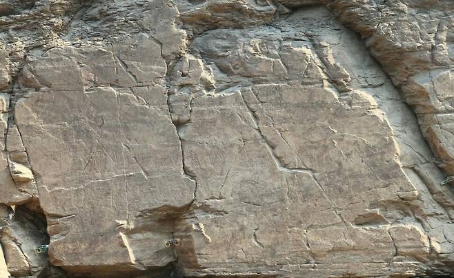 울산 대곡리 반구대 암각화의 전면 모습. 울산시 제공