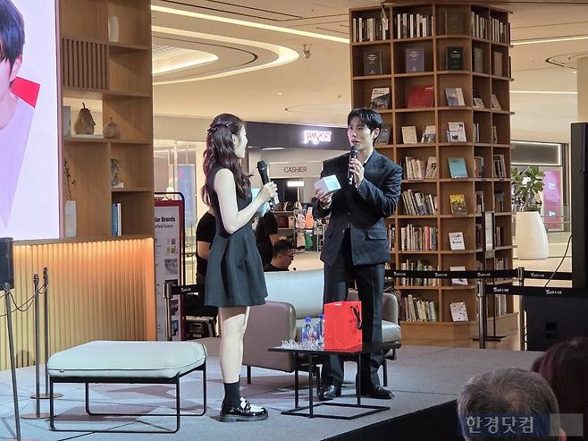 지난 4일 경기 수원시에 위치한 스타필드 수원에서 열린 ‘셀렉트스토어 - THE KYEA SELECTION’ 행사에서 뷰티 크리에이터 레오제이가 발언하고 있다./사진=박수림 기자