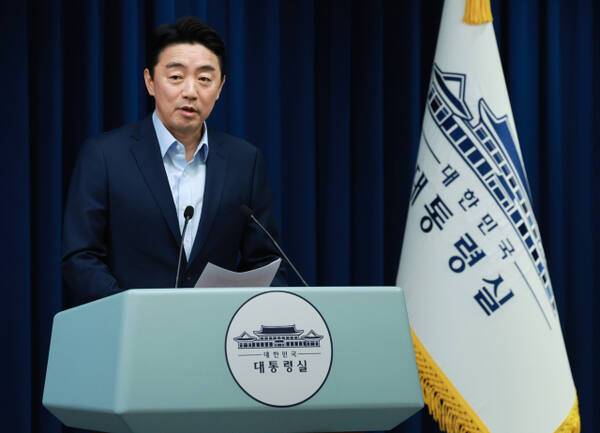 강훈식 대통령비서실장이 지난 11일 서울 용산 대통령실 청사에서 이재명 대통령의 문화체육관광부 및 국토교통부 장관 인선을 발표하고 있다. 연합뉴스