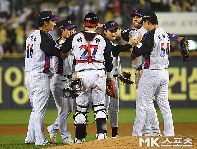 다소 아쉽게 전반기를 마친 LG 선수단. 사진=천정환 기자