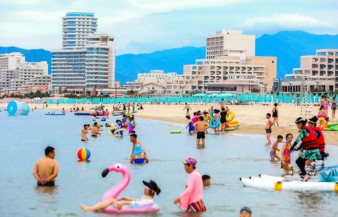 북한 노동당 기관지 노동신문은 4일 "동해의 명승 명사십리에 우리 식의 해안관광도시, 인민의 문화 휴양지가 웅장하고 화려하게 솟아났다"며 연일 원산 갈마해안관광지구를 홍보했다. [국내에서만 사용가능. 재배포 금지. DB 금지. For Use Only in the Republic of Korea. Redistribution Prohibited] /사진=(평양 노동신문=뉴스1)