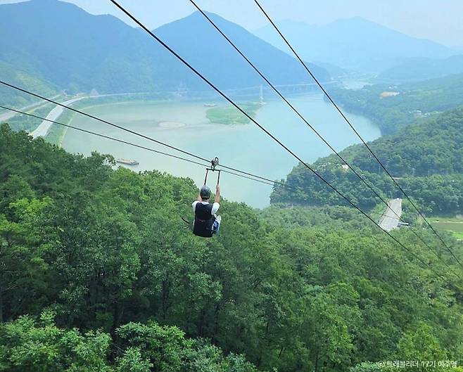 단양에서 짜릿한 액티비티로 폭염을 날려보자. 사진은 짚와이어. /사진=한국관광공사