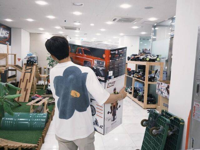 배우 지창욱이 아이처럼 환한 미소를 보였다. / 지창욱 인스타그램 캡처