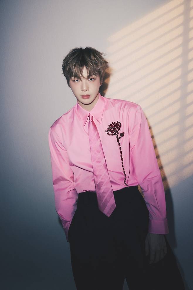 지난달 16일 미니 6집 '글로우 투 헤이즈'로 컴백한 가수 강다니엘. ARA 제공