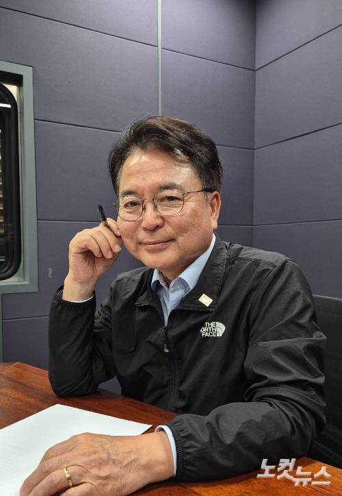 강원CBS.강원영동CBS 시사프로그램 <최진성의 위클리오늘>에 출연한 육동한 춘천시장. 강민주 PD