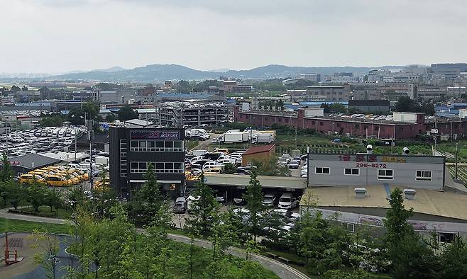 중고차 매매업체와 경매장 등이 밀집해있는 경기 수원의 모습. 백소용 기자