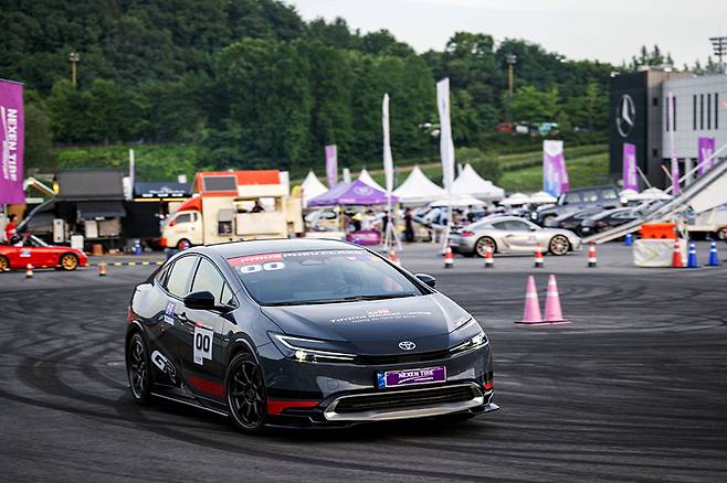 짐카나 주행 중인 프리우스 PHEV. 사진: 정인성 작가(@웨이브진)