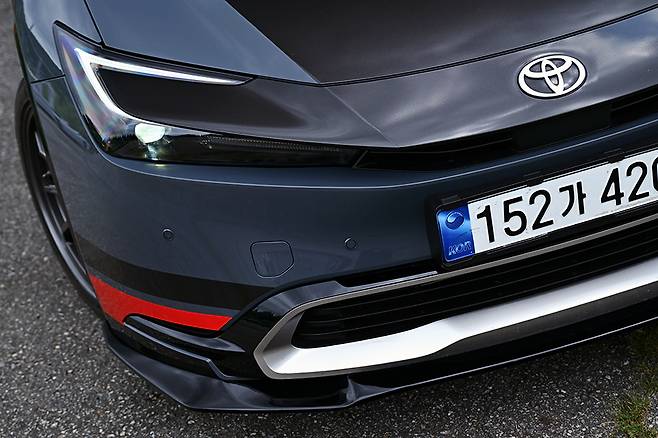 프리우스 PHEV의 프론트 엔드. 사진: 김학수 기자