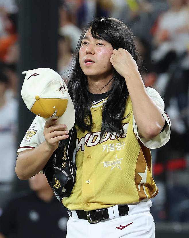 배우 손예진으로 변신한 키움 하영민. 연합뉴스