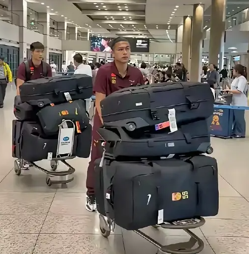 ▲ 중국축구협회가 장난과 같던 짐 초과 논란에 공식 대응해 눈길을 끈다. ⓒ 소후닷컴