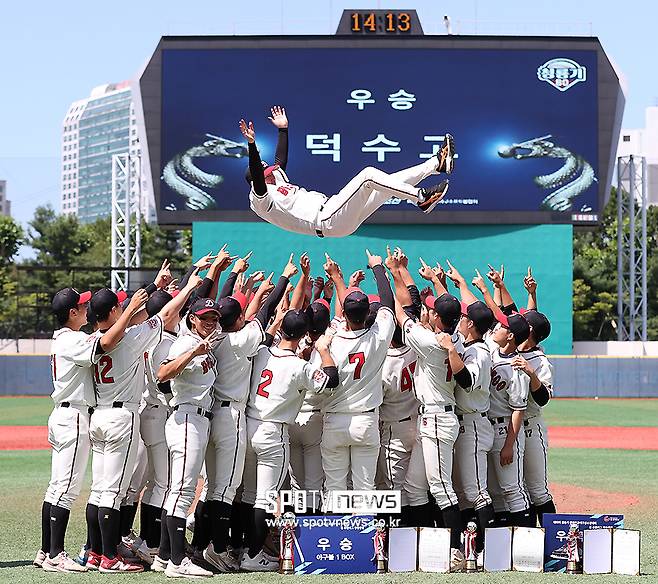 ​▲ 덕수고 정윤진 감독 ⓒ곽혜미 기자