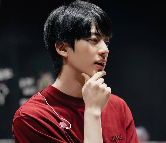 "세상에! 방탄소년단 진이 맏형?" CNN 브라질 직원들 깜짝 놀란 이유