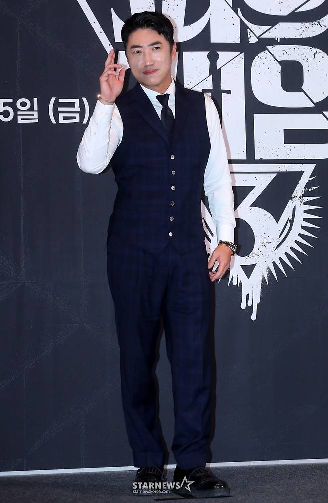 코미디언 장동민이 12일 오후 서울 성동구 메가박스 성수에서 진행된 웨이브 오리지널 '피의 게임 시즌3' 제작발표회에 참석해 포즈를 취하고 있다.  '피의 게임3'는 서바이벌 레전드들과 신예들이 지킬 것인가, 뺏을 것인가를 두고 벌이는 생존지능 서바이벌. 오는 15일 공개. 2024.11.12 /사진=김창현 chmt@