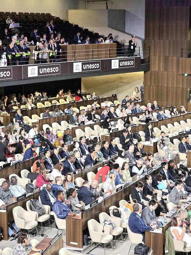 제47차 유네스코 세계유산위원회 현장  박경립 한국전통문화대 국가유산전문대학원 석좌교수가 12일(현지시간) 프랑스 파리 유네스코 본부에서 촬영한 사진 [박경립 교수 제공. 재판매 및 DB 금지]