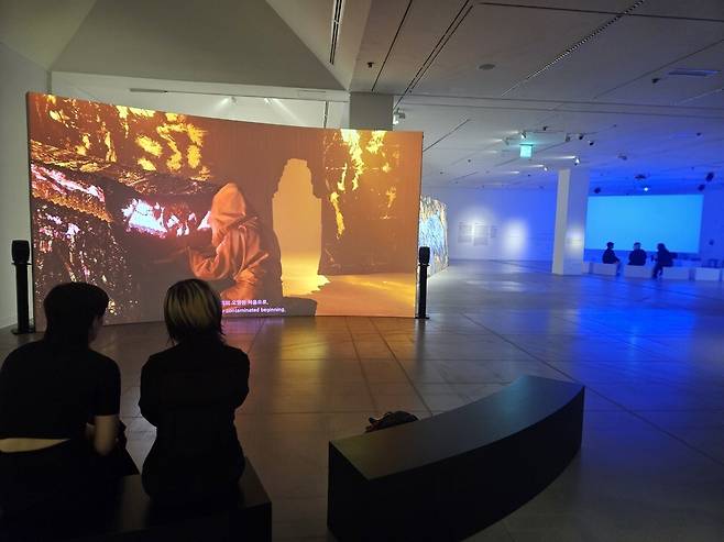 ▲ 국립현대미술관 과천관 전시 '젊은 모색 2025:지금, 여기' 전경.