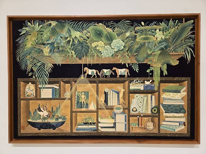 화성시문화관광재단과 서울옥션은 '제로베이스x화성' 프로젝트를 진행하며 오는 23일까지 서울옥션 홈페이지에서 지역 작가·청년 예술가 8인의 작품 40점을 온라인 경매로 판매한다. 사진은 박은주 작가의 '숲의 서재'(2020). <정경아 기자>