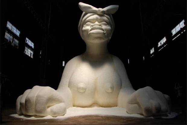 카라 워커 작 ‘A Subtlety or Marvelous Sugar Baby(미묘함 또는 신기한 설탕 아기)’. 이선 제공