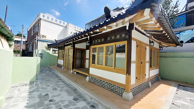 광주 남구가 사직동 일대를 관광 명소로 조성하기 위해 추진 중인 ‘살롱 드 사직’ 프로젝트의 공간 리모델링이 마무리됐음에도 운영자 미선정 등으로 개관이 미뤄지고 있다. 사진은 올해 1월 리모델링이 끝난 청년살롱./주성학 기자