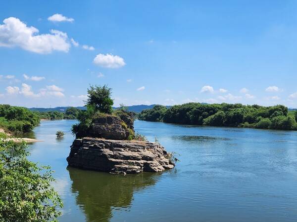 경남 의령과 함안 경계를 이루는 남강의 정암. /김석환