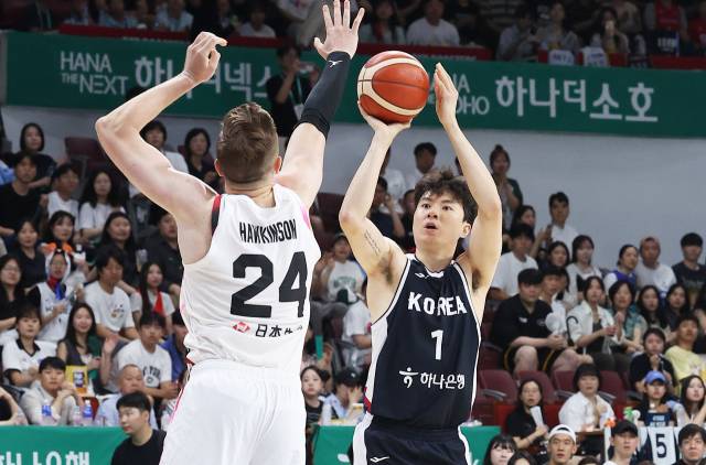 13일 안양정관장아레나에서 열린 2025 남자농구 국가대표 평가전 한국과 일본의 경기. 한국 이현중이 슛을 시도하고 있다. 연합뉴스