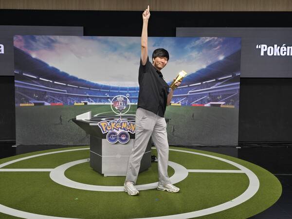 - 세리머니 포즈를 취하는 우승자 멍미 선수