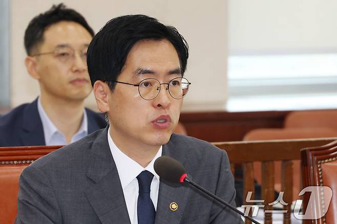 김민재 행정안전부 차관이 8일 오전 서울 여의도 국회에서 열린 행정안전위원회 제1차 법안심사제1소위원회에 출석해 인사말을 하고 있다. 2025.7.8/뉴스1 ⓒ News1 이광호 기자