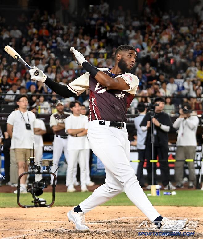 11일 대전 한화생명볼파크에서 열린 2025 KBO 올스타전 홈런 더비, 우승을 차지한 디아즈가 타구를 날리고 있다. 대전=허상욱 기자wook@sportschosun.com/2025.07.11/