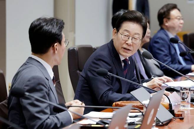 이재명 대통령이 지난 5일 서울 용산 대통령실 청사에서 열린 국무회의에서 김민석 국무총리 환영 발언을 하고 있다. ⓒ뉴시스