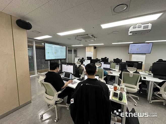 서울시 청년취업사관학교(SeSAC, 새싹) 영등포 캠퍼스에서는 데이터AI 개발자 과정 교육이 진행되고 있다.