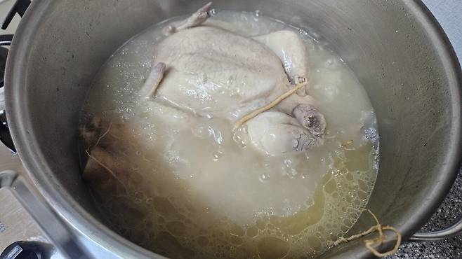 20250712_204346.jpg 저녁 야구하는 아들 몸보신 홈메이드 들깨 삼계탕