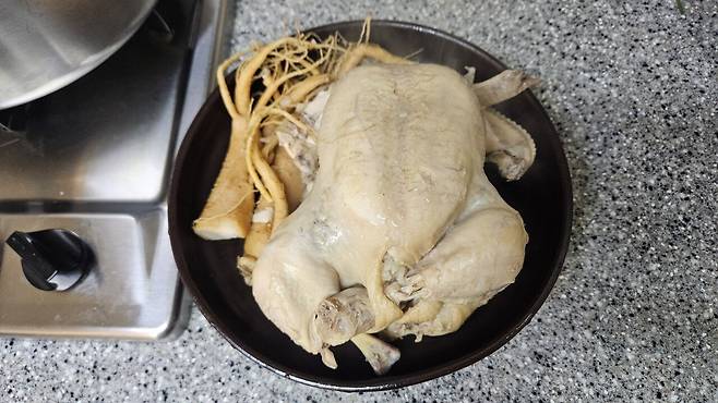 20250712_204510.jpg 저녁 야구하는 아들 몸보신 홈메이드 들깨 삼계탕