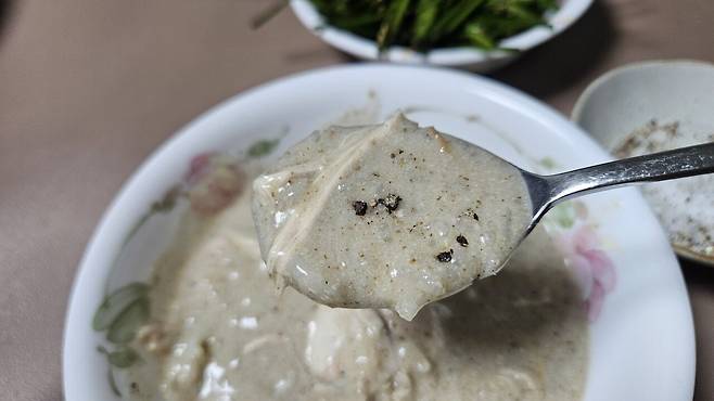 20250712_211649.jpg 저녁 야구하는 아들 몸보신 홈메이드 들깨 삼계탕