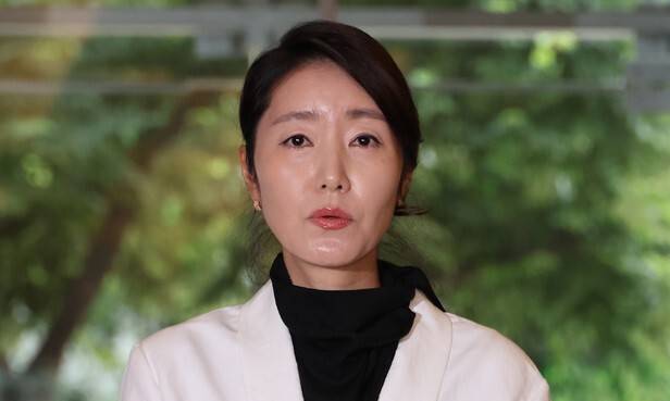 강선우 여성가족부 장관 후보자가 6월26일 오후 서울 종로구 사무실 앞에서 기자의 질문에 대답하고 있다. 정용일 선임기자 yongil@hani.co.kr