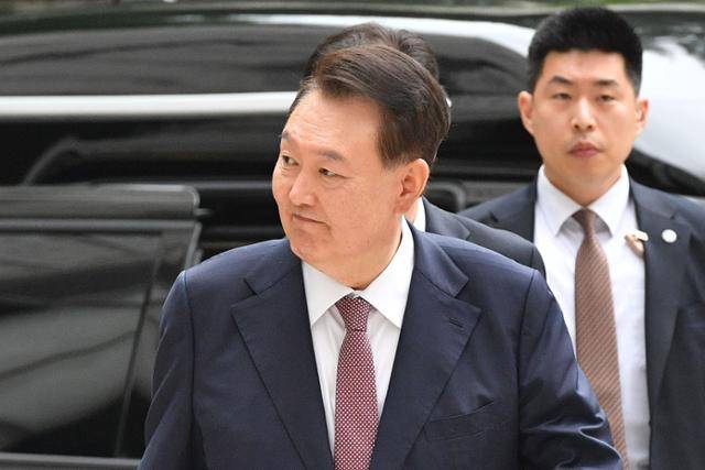 윤석열 전 대통령이 이달 3일 서울 서초구 서울중앙지법에서 열린 재판에 출석하고 있다. 뉴스1
