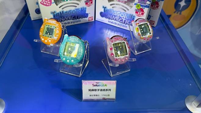 ▲ 굿즈가 가득 모인 8관에는 최근 본격 부활 중인 다마고치부터