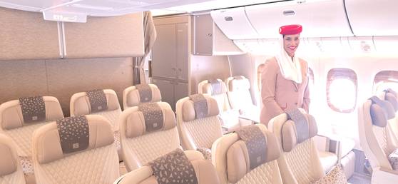 에미레이트항공 보잉 777-300ER 기종의 '프리미엄 이코노미' 클래스 좌석. 사진 박영우 기자