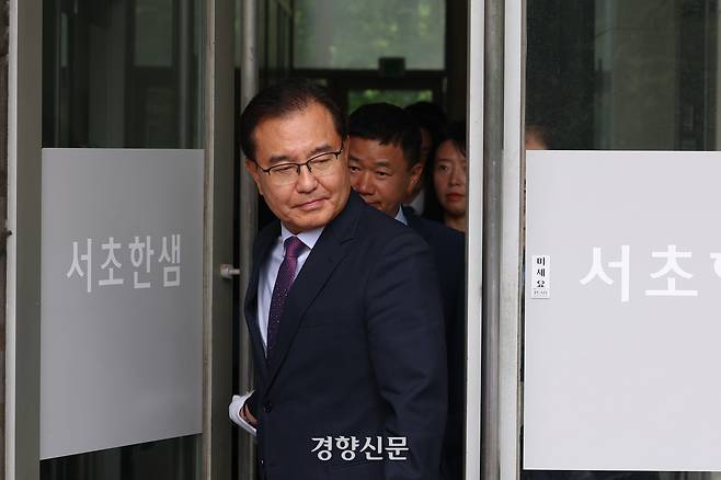 이명현 순직해병 특별검사가 2일 서울 서초구 서초한샘빌딩에 마련된 특검 사무실을 나오고 있다. 정효진 기자