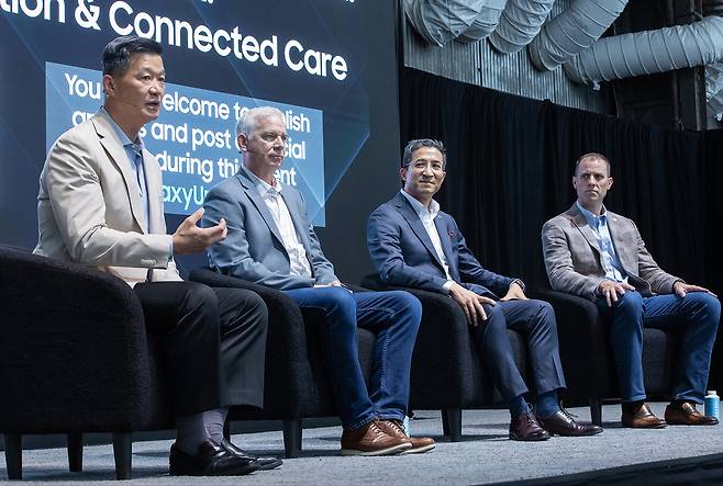박헌수 삼성전자 MX사업부 디지털헬스팀장, 마이클 맥쉐리 젤스 CEO, 라수 스레스타 어드보케이트 헬스 부사장, 짐 퍼슬리 힌지 헬스 대표(왼쪽부터)가 지난 10일(현지시간) 미국 뉴욕에서 진행된 ‘갤럭시 테크 포럼’에서 디지털 헬스에 대한 의견을 나누고 있다. 삼성전자 제공