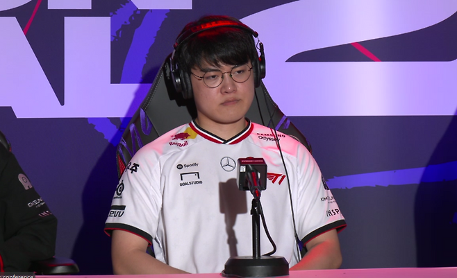 ‘구마유시’ 이민형이 13일 오전 9시(한국시간) 캐나다 밴쿠버 퍼시픽 콜리세움에서 열린 ‘2025 MSI’ 결승전 젠지와 경기가 끝난 뒤 공식 기자회견에서 발언하고 있다. 라이엇 게임즈 제공