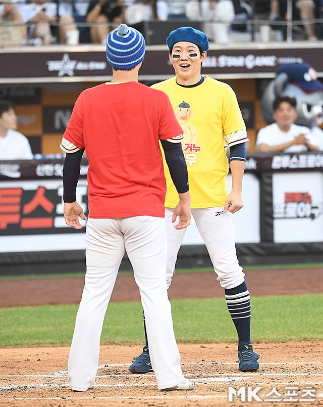 박민우와 박건우가 패트와 매트 퍼포먼스를 선보이고 있다. 사진(대전)=천정환 기자