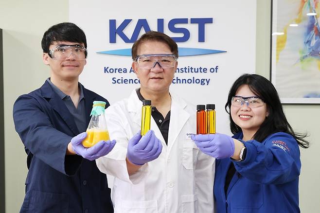 이번 연구를 주도한 은현민 KAIST 박사과정, 이상엽 KAIST 특훈교수, 신디 KAIST 박사 (왼쪽부터) /사진=KAIST