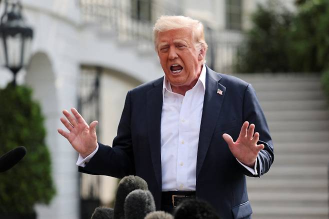 트럼프 대통령이 각국에 대한 서한을 공개하며 관세 압박을 시작했다. /사진=로이터