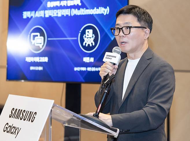 박지선 삼성전자 MX사업부 랭귀지(Language) AI팀 부사장이 9일(현지시간) 미국 뉴욕에서 멀티모달AI에 대해 브리핑하고 있다. [삼성전자 제공]