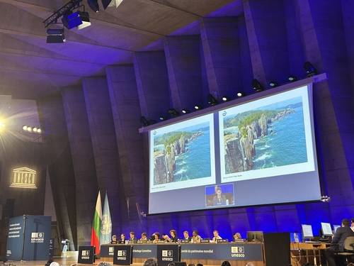 13일(현지시간) 프랑스 파리 유네스코 본부에서 열린 제47차 세계유산위원회에서 북한의 '금강산'이 소개되고 있다. 금강산은 이날 북한의 3번째 유네스코 세계유산으로 등재됐다. 2025.7.13. 연합뉴스